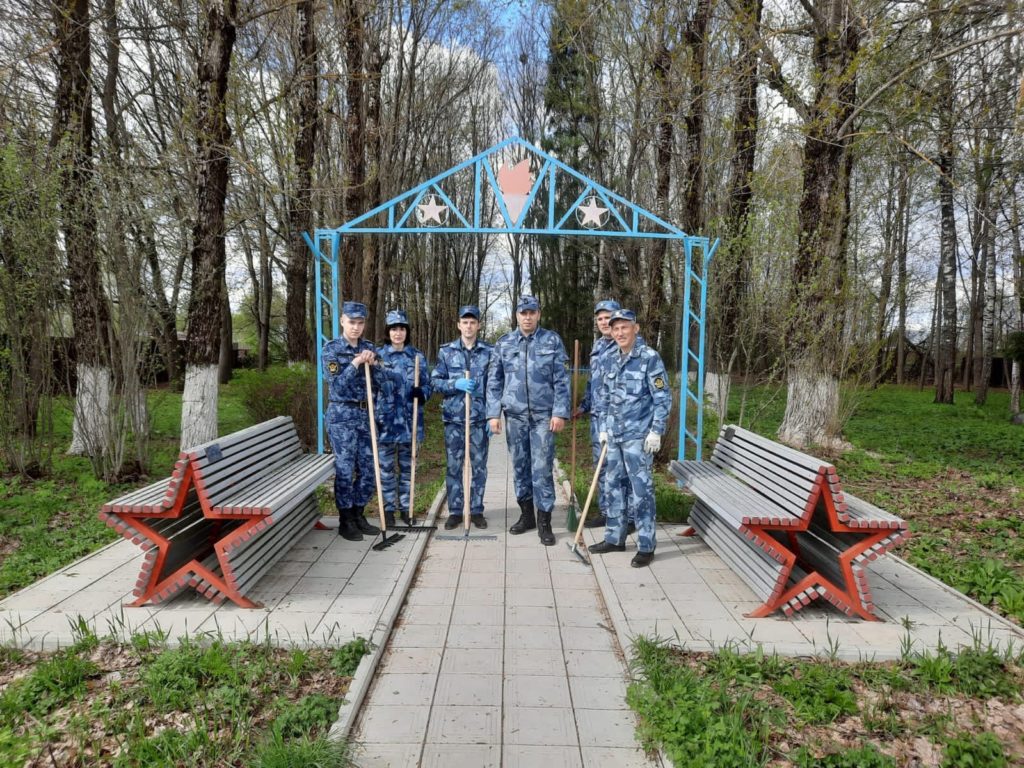 Жители восстановили имена на памятной доске в Елисеевском парке Победы